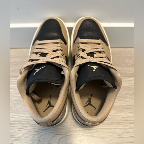 Nike Air Jordan 1 Low - Picture 6 of 13